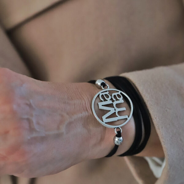 moeder armbandje van zwarte suede